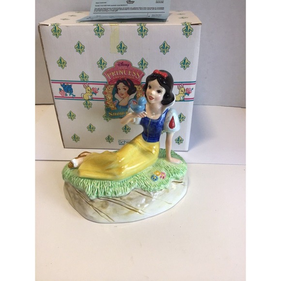 VINTAGE SCHMID DISNEY'S SNOW WHITE MUSIC BOX PLAYS "SOMEDAY MY PRINCE WILL COME" - Picture 1 of 12